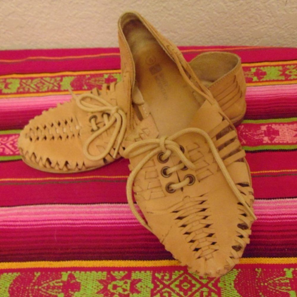 EUC STONE MOUNTAIN 100% Leather Tan Moccasin Style Flat Loafers Tie Closure 6